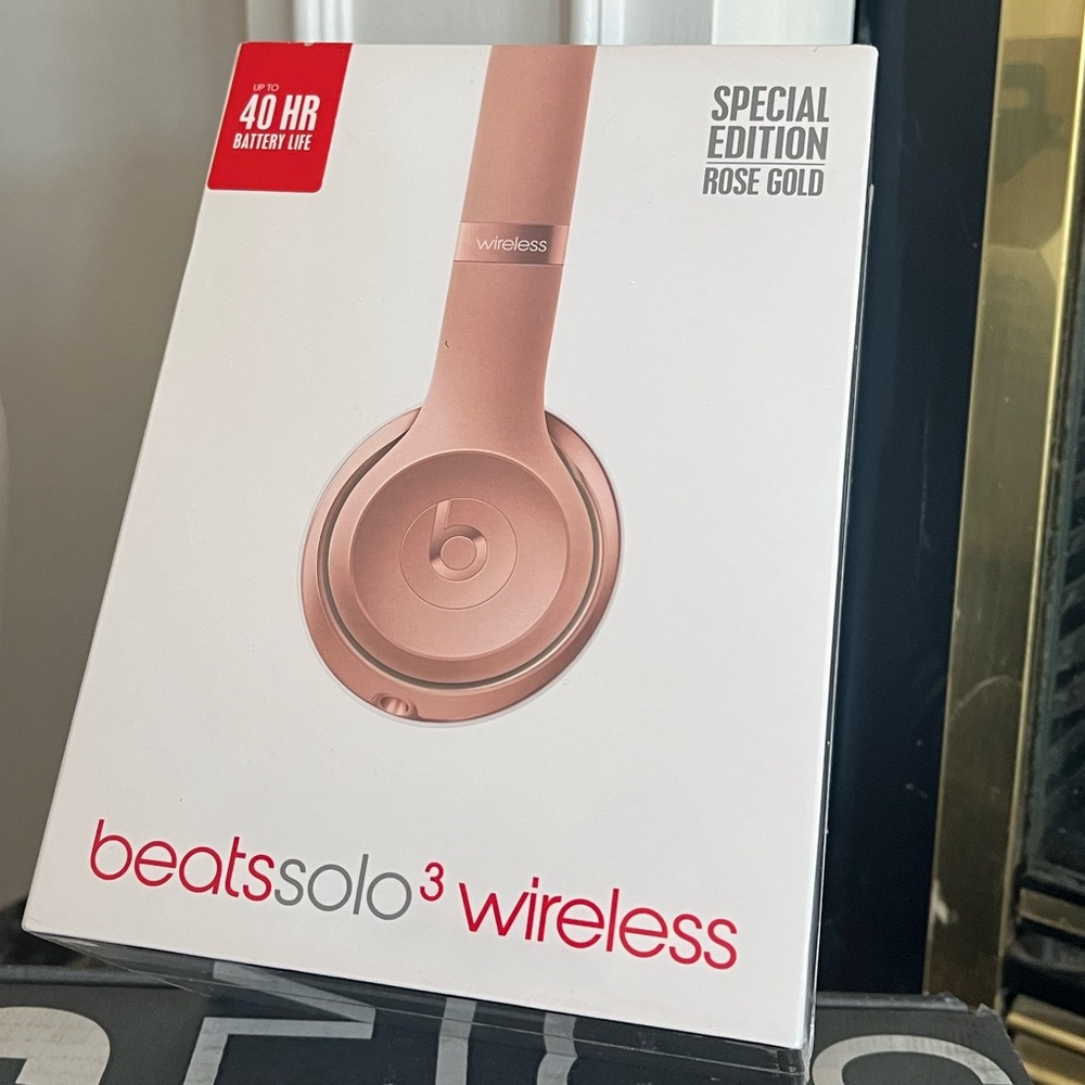 Beats by Dre Solo3 Wireless Headphones - SPECIAL EDITION -  ROSE GOLD